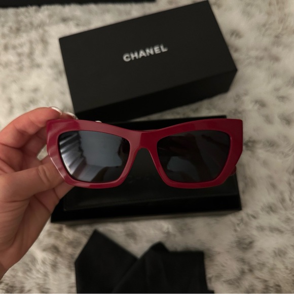 Red Chanel Cat Eye sunglasses - Picture 2 of 7